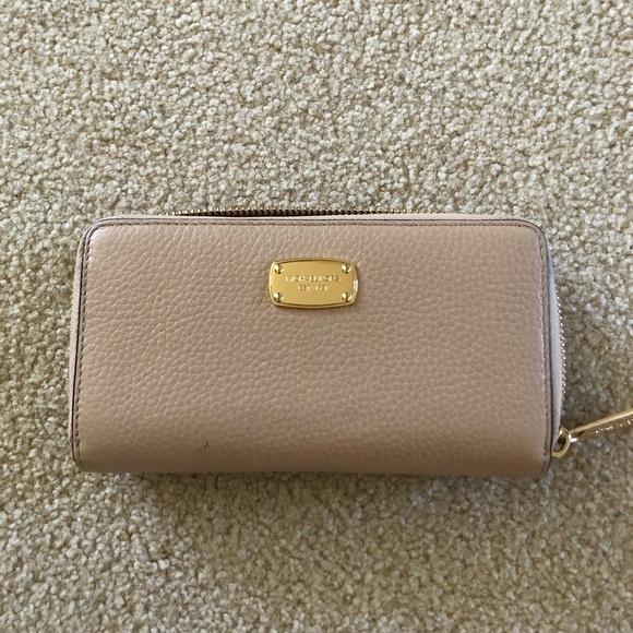 Michael Kors Leather Wallet (Open to lower offers) - Picture 1 of 3